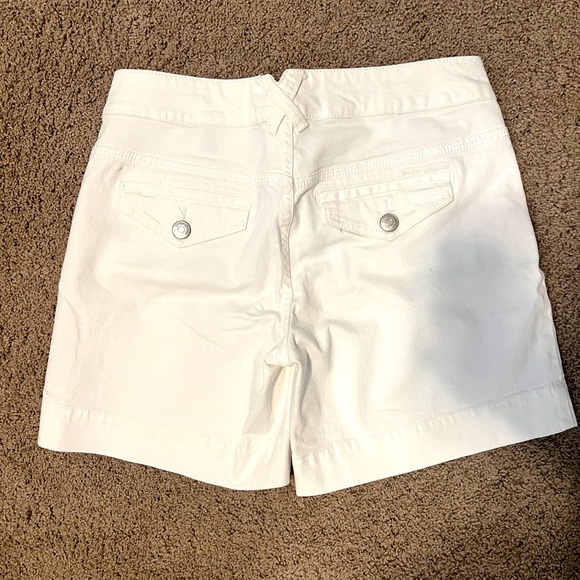 DKNY jeans size 10 white denim shorts - Picture 1 of 3
